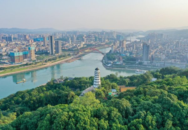 配资著名股票配资门户 中华环保世纪行2025｜长江上游三个古镇的生态“蝶变”